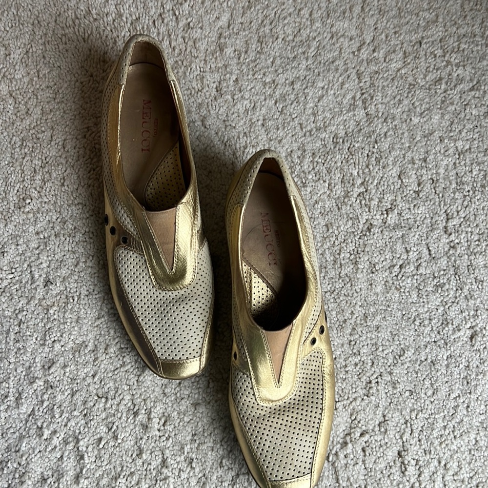 Sesto Meucci comfy shoes.  Gold! Size 8.5 N